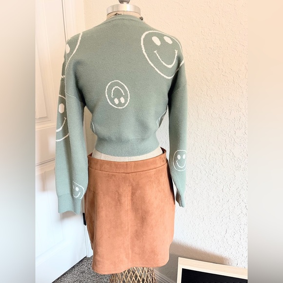 Smiley Face Crop Top Women’s Sweater Le Lis Size S Sage - Picture 8 of 14
